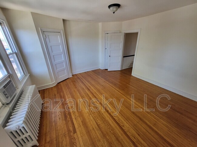 Building Photo - 6737 N Lawrence St