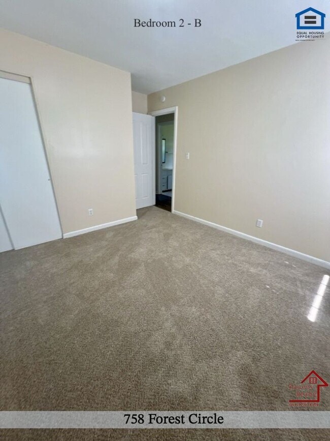 Building Photo - 758 Forest Cir