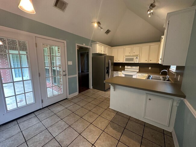 Building Photo - Large 3 Bedroom Blanchard Home
