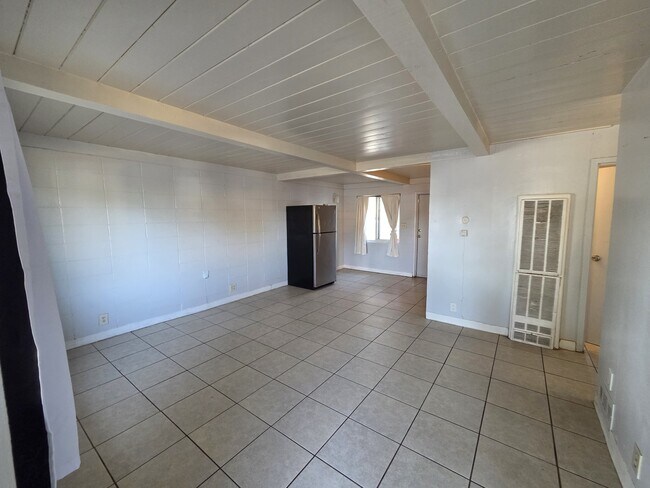 Building Photo - 3 E San Joaquin St