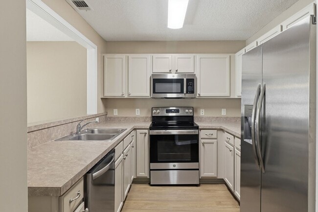 Building Photo - 1014 Towne Pk E Dr