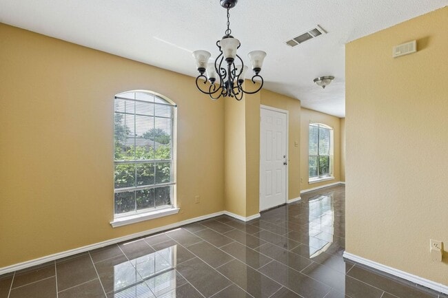 Building Photo - 12719 Bluffview Dr