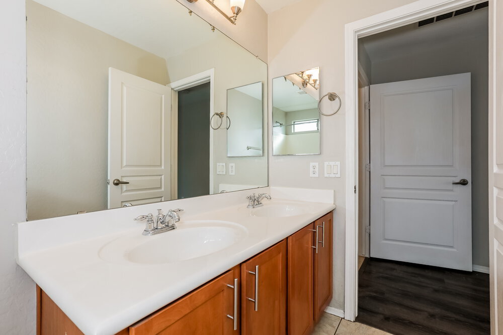 Building Photo - 1750 E Christopher St