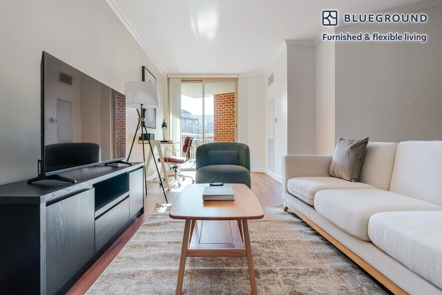 Building Photo - 3900 Fairfax Dr