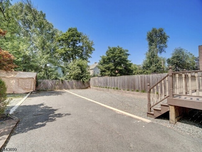 Building Photo - 60 Montague Pl