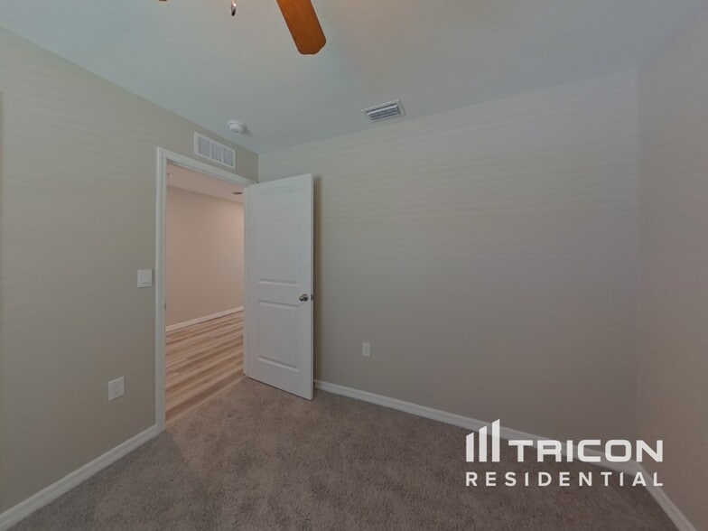 Building Photo - 3057 Pink Gerbera Sq