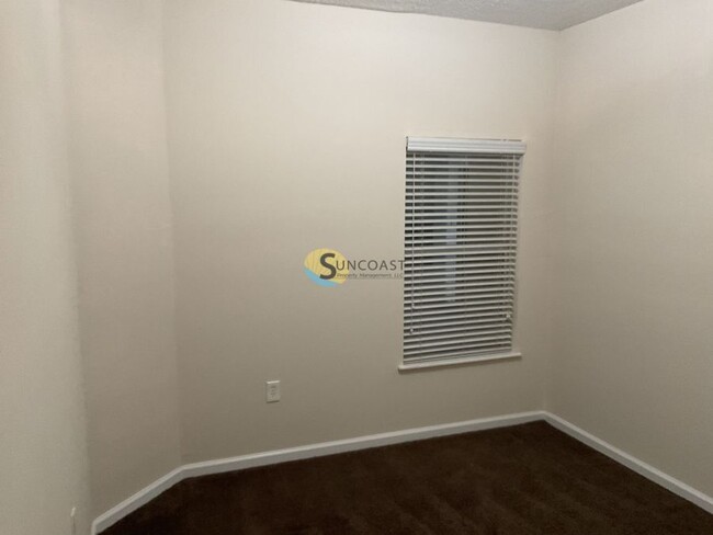 Building Photo - Corner 2BED/2BATH Apt off of Collins!