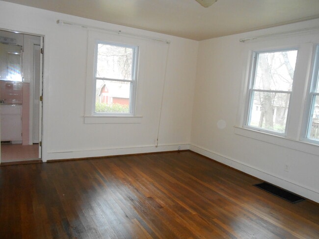 Bedroom 1 - 108 Caldwell St
