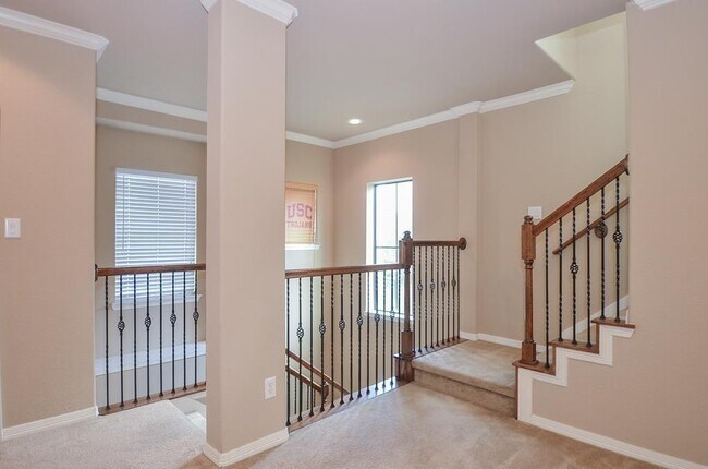 Building Photo - 3042 Royal Oaks Crest