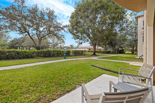 Building Photo - 1400 Crestwood Ct S
