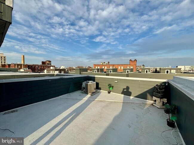 Building Photo - 1219 N 5th St