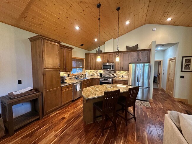 Building Photo - Beautiful Tahoe Donner Ski Lease