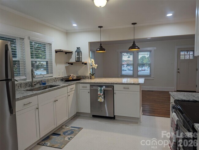 Building Photo - 215 Eastside Dr