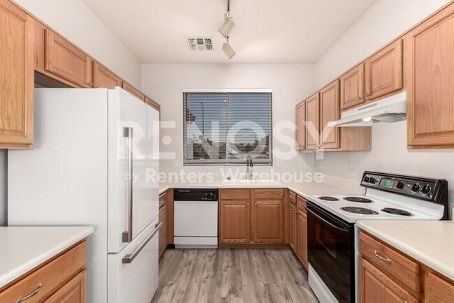Building Photo - Ideal 3 Br 2 Ba 2 Cg Home Near Loop 303 & Greenway in Surprise!