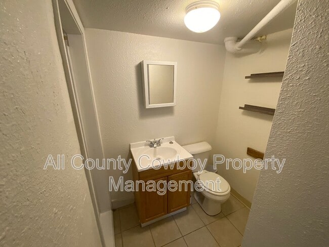 Building Photo - 1217 1/2 Bradley St