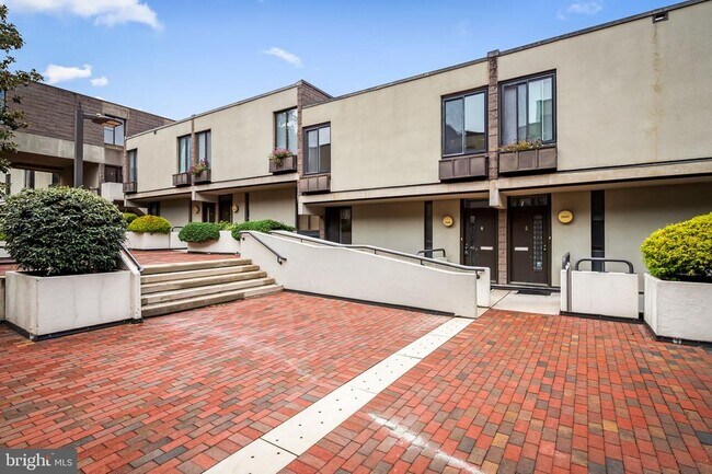Building Photo - 2302 Wineberry Terrace