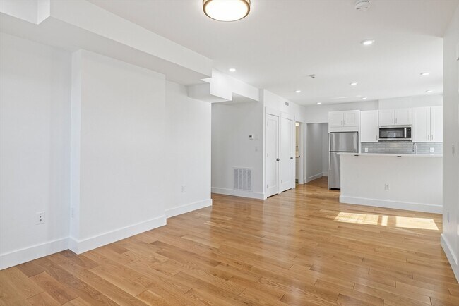 Building Photo - 406 Columbia St