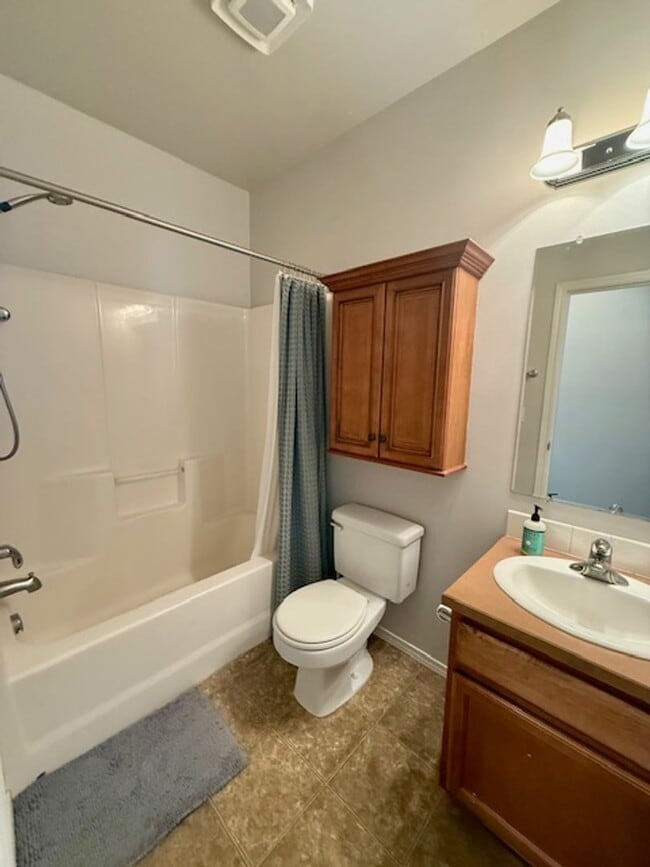 Building Photo - Charming Craftsman Home in SW Bend!