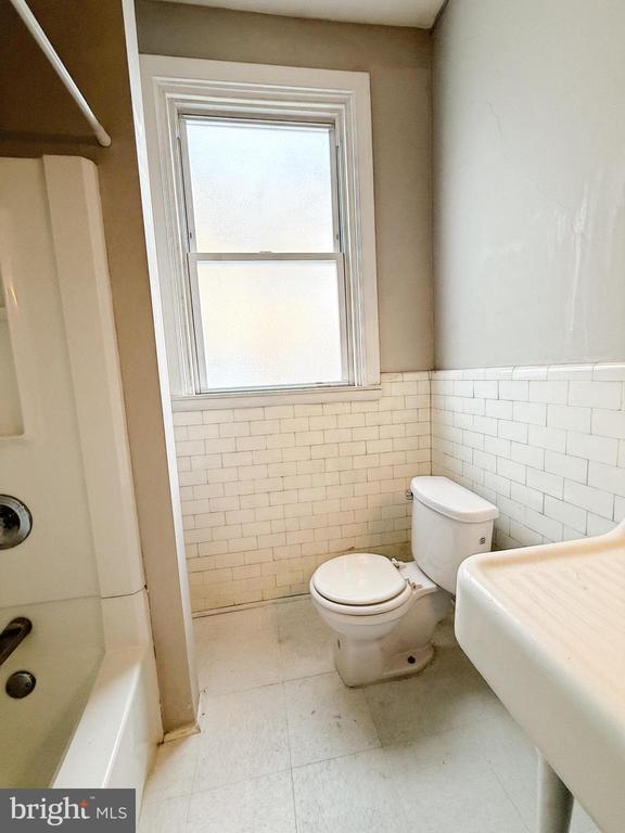 Building Photo - 1625 S 9th St