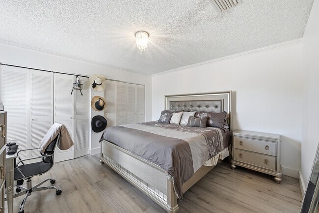 Building Photo - 2498 NW 99th Ave