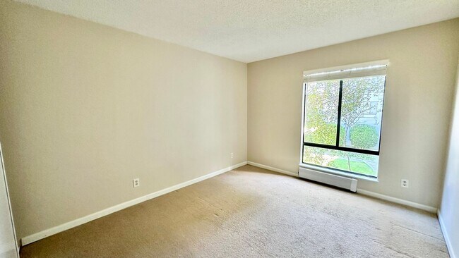 Building Photo - Lovely and Spacious Condo with a Water/Lagoon View and Resort Style Amenities!