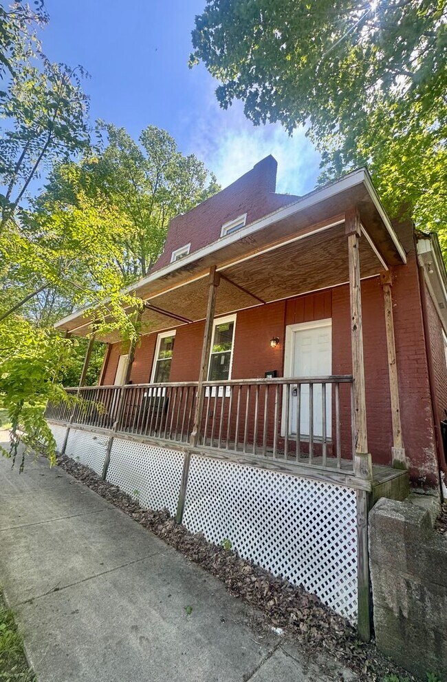 Building Photo - 621-623 New York Street