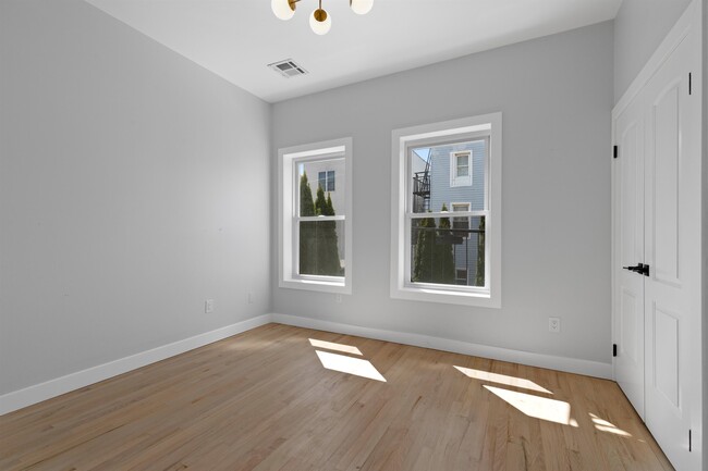 Building Photo - 47 Washburn St