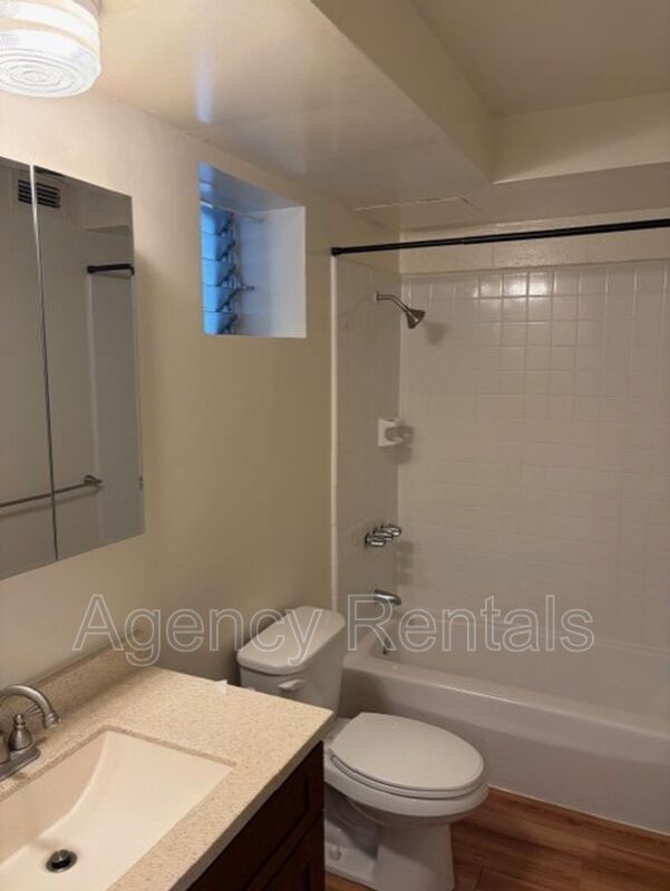 Building Photo - 1525 Kewalo St