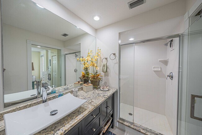 Building Photo - Marina View Rental!