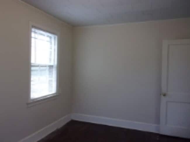 Building Photo - 517 S Jones Ave