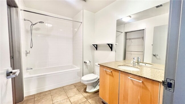 Building Photo - 645 W 9th St