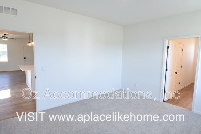 Building Photo - 3009 NW 96th St