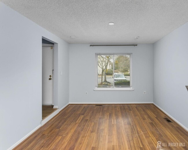 Building Photo - 113 Thoreau Dr