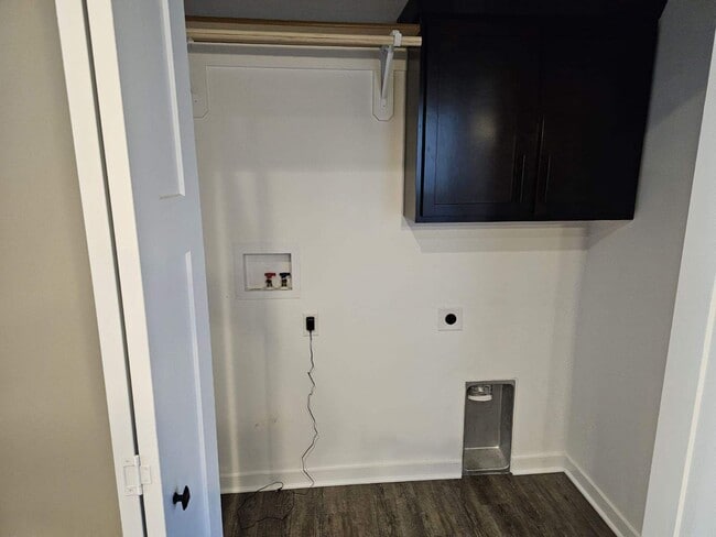 Building Photo - 295 Capstone Dr