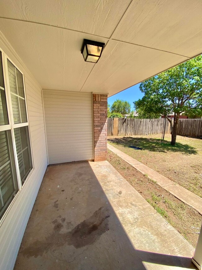 Building Photo - 8107 Temple Ave