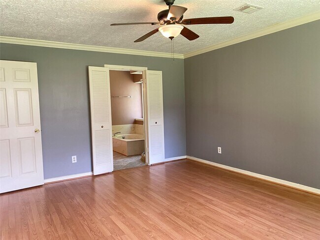 Building Photo - 16427 Dunmoor Dr