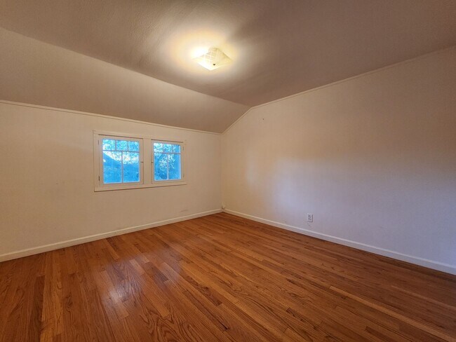 Building Photo - 7251 Maple Ave