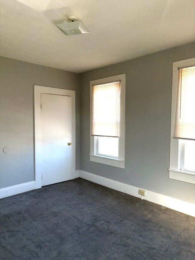 Building Photo - 889-895 East Fulton Street