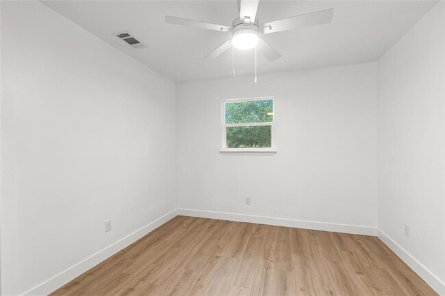 Building Photo - 409 Ave R