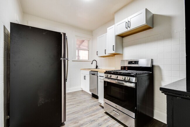 Building Photo - 609 E Warrington Ave