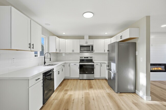 Building Photo - 2325 Yew St