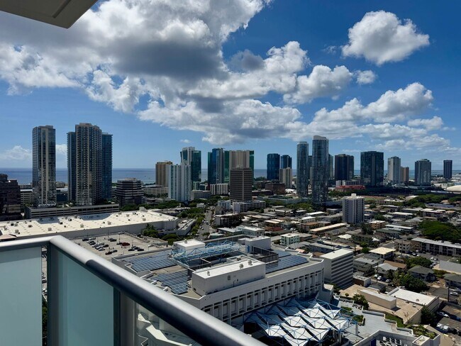 Building Photo - Brand new, high floor unit w/ All utilitie...