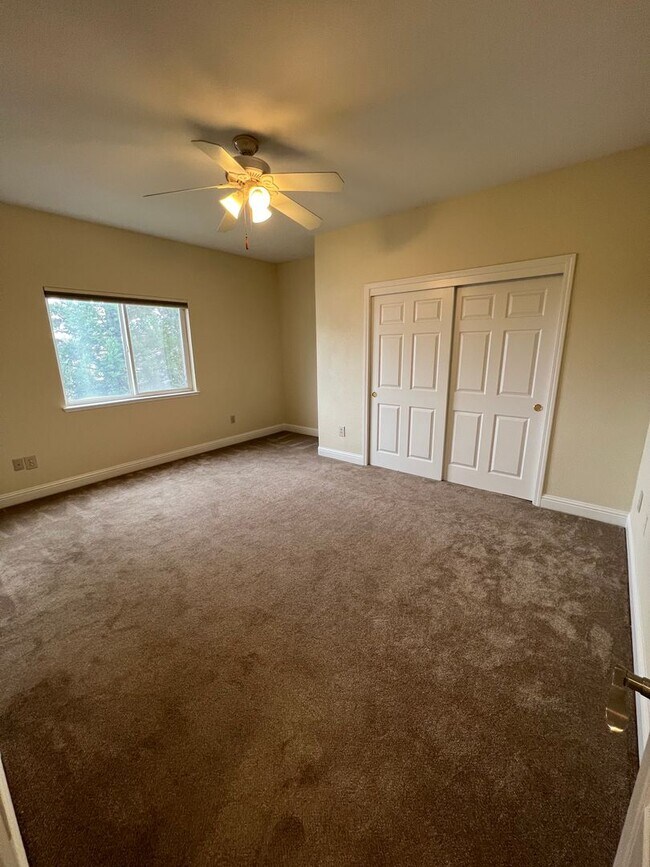 Building Photo - Gorgeous Private large lot in Rocklin!