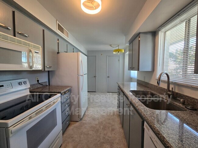 Building Photo - 3308 E Camelback Rd