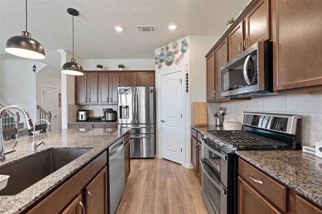 Building Photo - 113 Yellow Thistle Cv