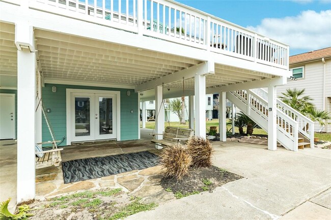 Building Photo - 13638 Pirates Beach Blvd