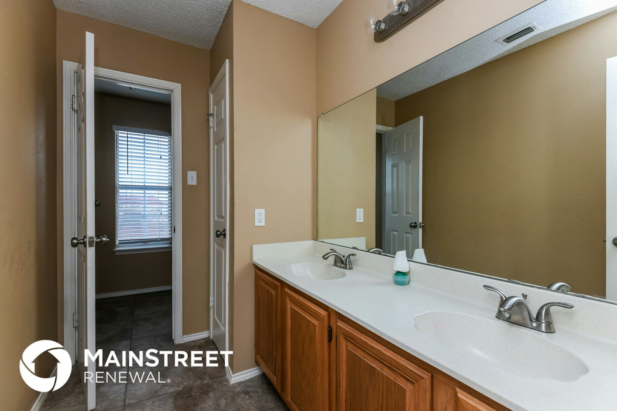 Building Photo - 2208 Havenwood Dr