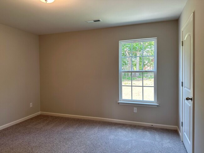Building Photo - 129 Kirkstall Wy