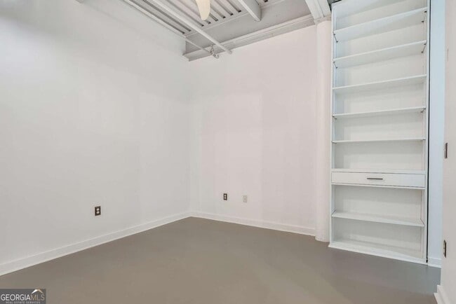 Building Photo - 400 Village Pkwy