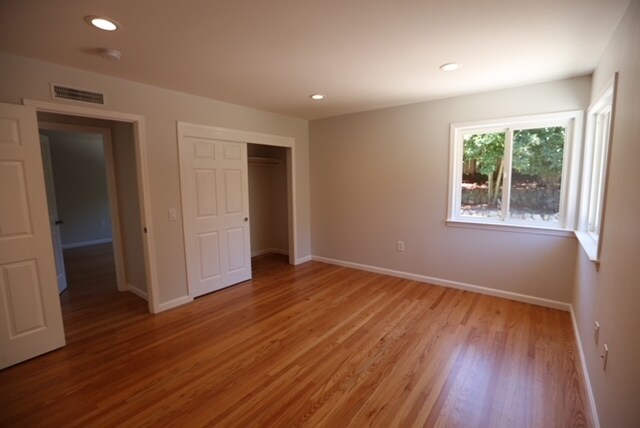 Building Photo - 3 Le Claire Ct